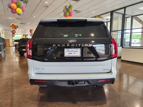 New 2026 Ford Expedition Active RWD image 8