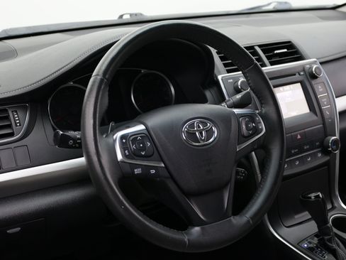 Used 2017 Toyota Camry SE FWD image 8