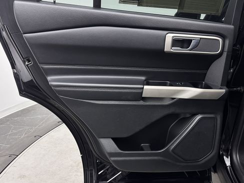 Used 2022 Ford Explorer XLT RWD image 21