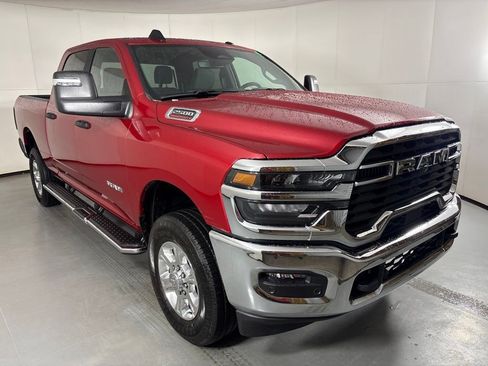 Used 2026 RAM 2500 Big Horn AWD/4WD image 2