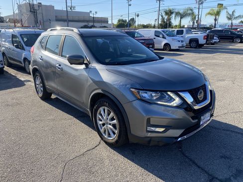 Used 2018 Nissan Rogue SV w/ Premium Package image 6