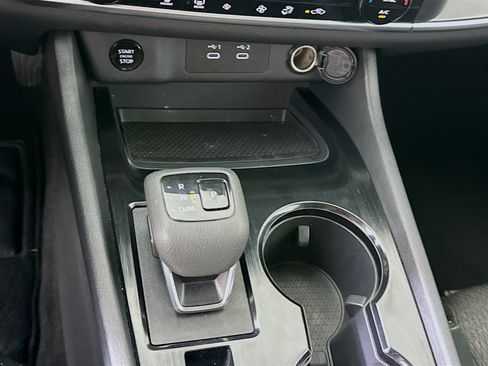 Used 2025 Nissan Rogue SV AWD/4WD image 23