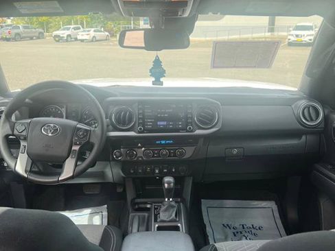 Certified 2022 Toyota Tacoma TRD Off-Road w/ Technology Package AWD/4WD image 22