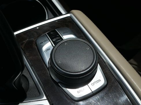 Used 2020 BMW 740i w/ Premium Package RWD image 24