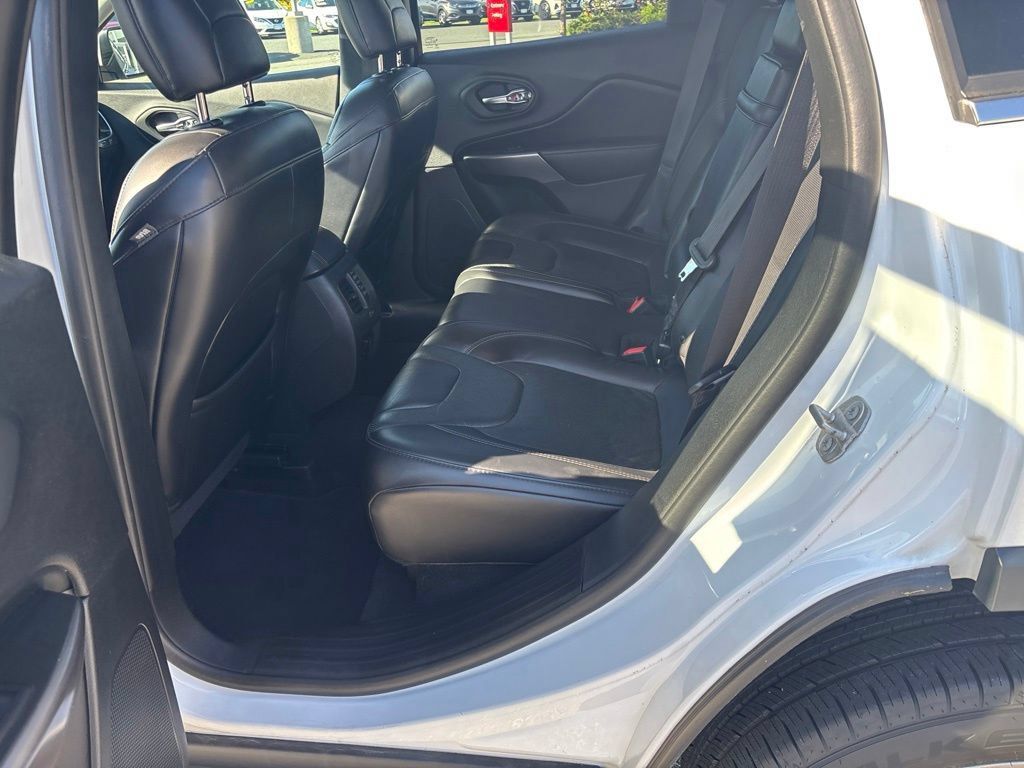 Used 2019 Jeep Cherokee Limited AWD/4WD image 25