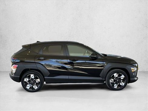 Used 2025 Hyundai Kona SEL FWD image 4