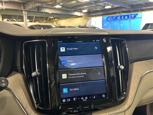 Certified 2023 Volvo XC60 B5 Ultimate w/ Climate Package image 15