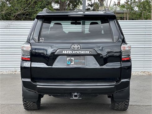 Used 2018 Toyota 4Runner TRD Off-Road w/ TRD Performance Package AWD/4WD image 11