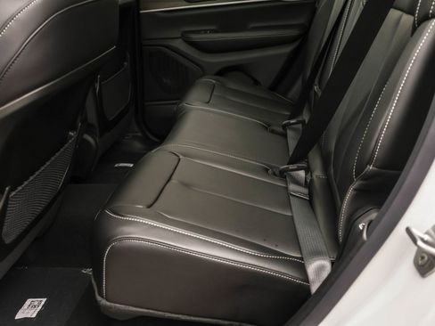 New 2025 Jeep Grand Cherokee Limited image 15