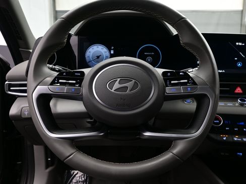 Certified 2025 Hyundai Elantra SEL image 22