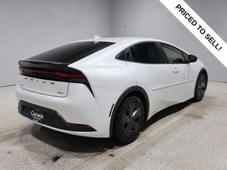 Used 2023 Toyota Prius LE video 2