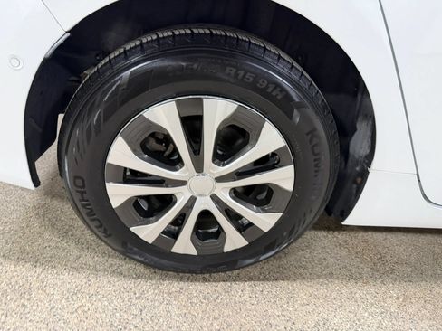Used 2022 Toyota Prius XLE AWD/4WD image 66