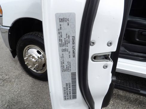 Used 2024 RAM 3500 Tradesman w/ Chrome Appearance Group AWD/4WD image 68