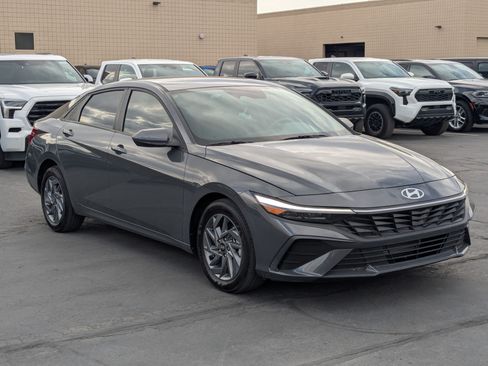 Certified 2024 Hyundai Elantra SEL FWD image 1