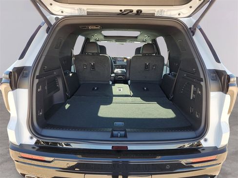 New 2026 Chevrolet Traverse High Country image 12