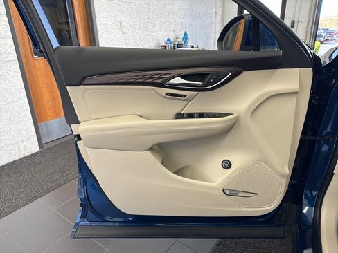 Used 2022 Buick Envision Avenir w/ Technology Package II image 37