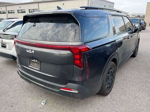 Used 2025 Kia Carnival SX FWD image 2