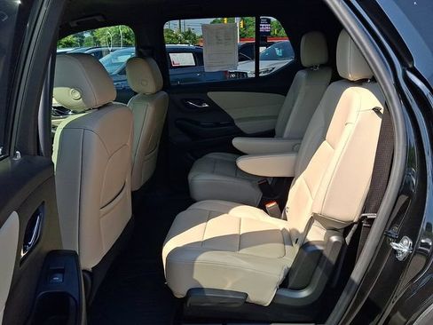 Used 2023 Chevrolet Traverse LT w/ LPO, Floor Liner Package FWD image 8