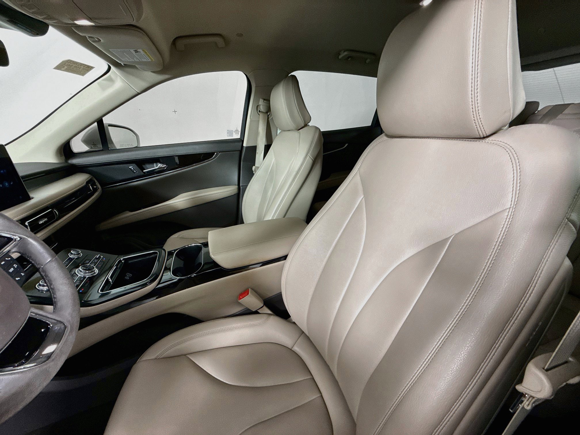 Used 2022 Lincoln Nautilus FWD w/ Premium Package image 11