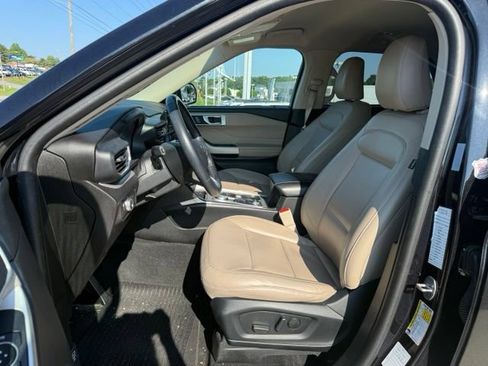 Used 2023 Ford Explorer XLT w/ Equipment Group 202A AWD/4WD image 22