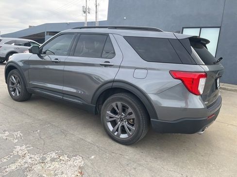 Used 2022 Ford Explorer XLT w/ Equipment Group 202A image 5