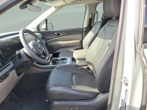Used 2025 Kia Carnival SX FWD image 16