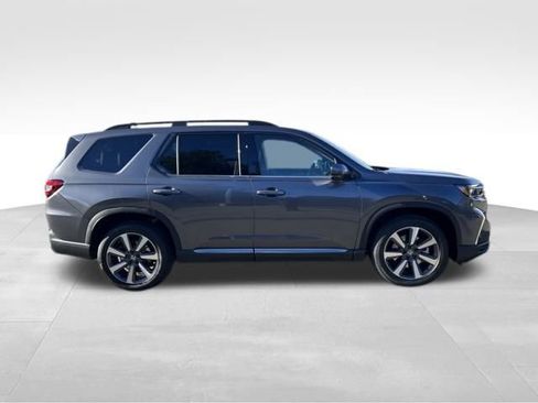 New 2025 Honda Pilot Touring image 8