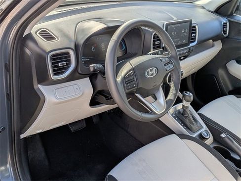 Used 2025 Hyundai Venue SEL image 13