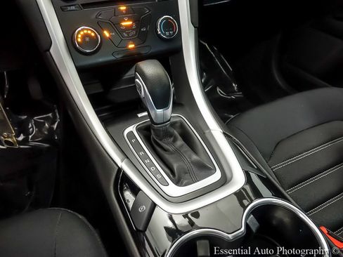 Used 2015 Ford Fusion SE FWD image 19