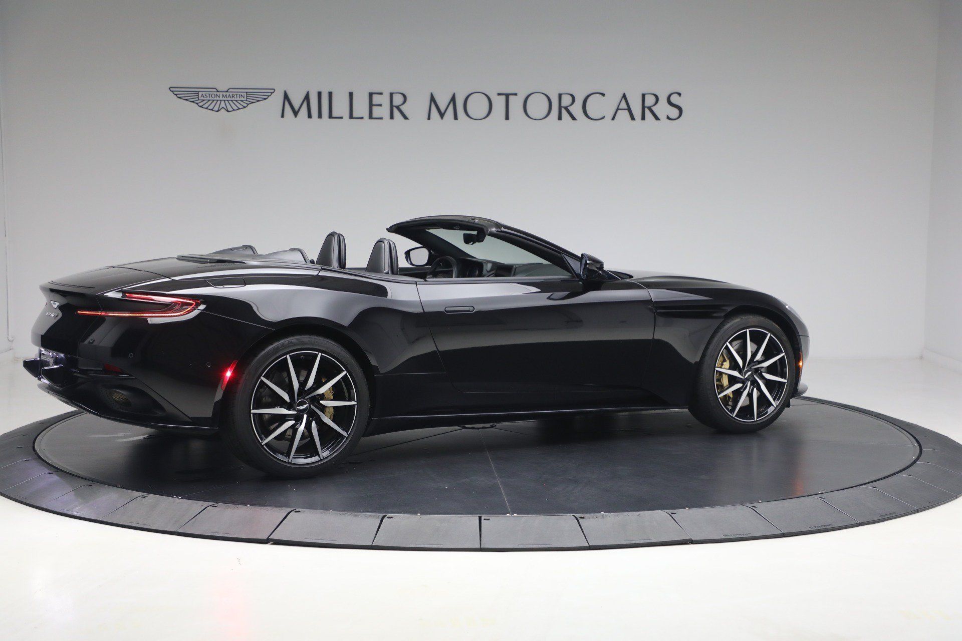 Used 2020 Aston Martin DB11 Volante RWD image 20
