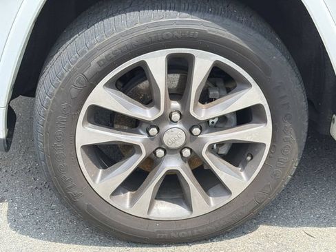 Used 2017 Jeep Grand Cherokee Overland AWD/4WD image 16