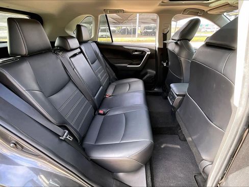 Used 2022 Toyota RAV4 XLE Premium image 19