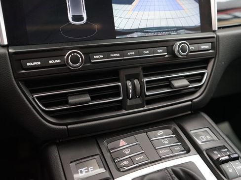 Used 2019 Porsche Macan image 39