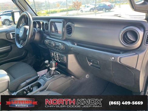 Used 2021 Jeep Gladiator Sport image 29