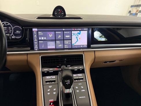 Used 2019 Porsche Panamera RWD image 21