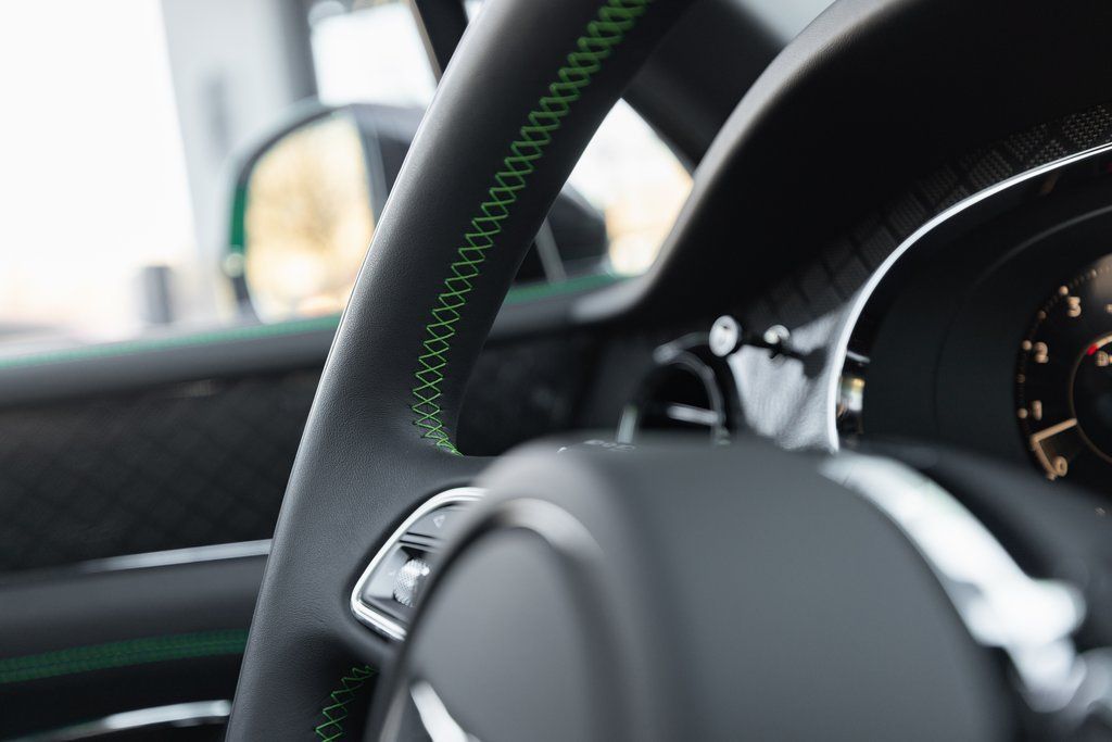Used 2025 Bentley Bentayga AWD/4WD image 42