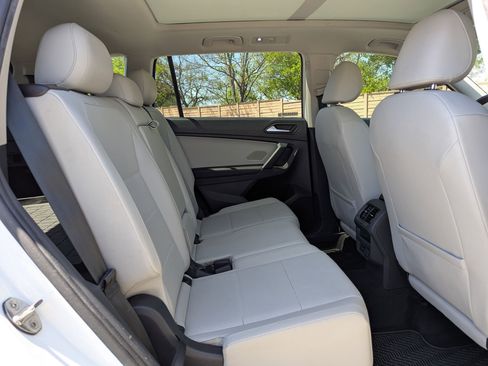 Used 2019 Volkswagen Tiguan SE w/ Panoramic Sunroof Package image 25