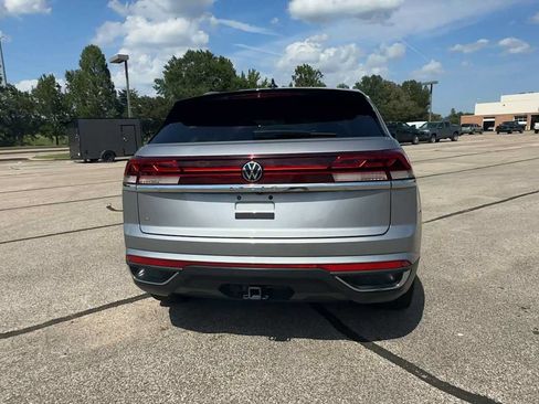 Used 2024 Volkswagen Atlas Cross Sport SE FWD image 7