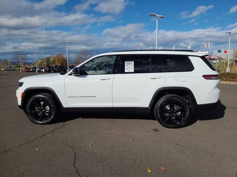 New 2025 Jeep Grand Cherokee L Altitude image 11