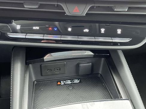 Used 2025 Buick Envision Sport Touring image 23