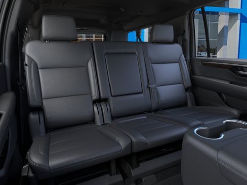 New 2026 Chevrolet Suburban Z71 w/ Sun And Tow Package AWD/4WD image 17