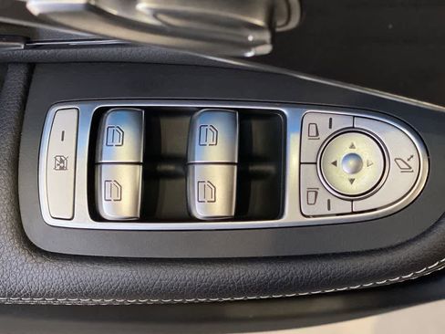 Used 2018 Mercedes-Benz GLC 300 4MATIC image 16