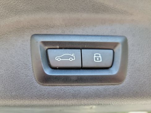 Used 2025 BMW X7 M60i AWD/4WD image 15