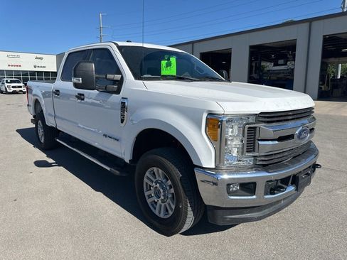 Used 2017 Ford F250 XLT w/ XLT Value Package AWD/4WD image 3