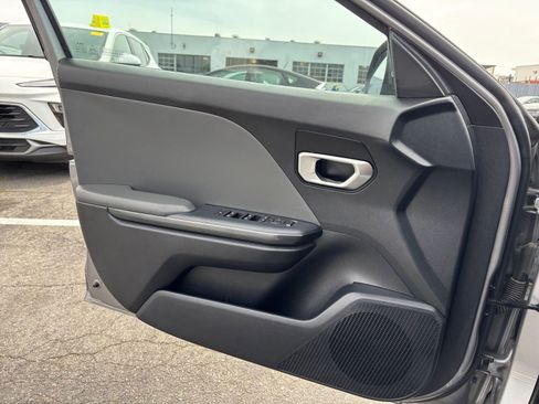 Used 2025 Kia K4 LXS image 18