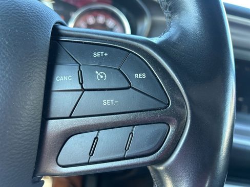 Used 2022 Dodge Challenger SXT image 14