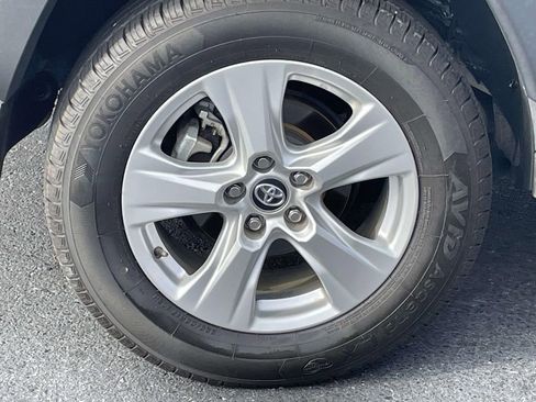Used 2020 Toyota RAV4 XLE image 13