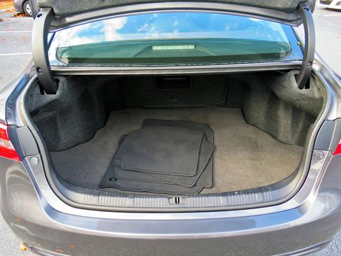 Used 2017 Toyota Avalon Limited image 33