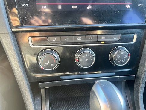 Used 2019 Volkswagen GTI SE image 10
