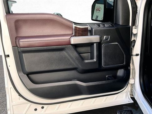 Used 2017 Ford F150 Platinum w/ Equipment Group 701A Luxury image 21